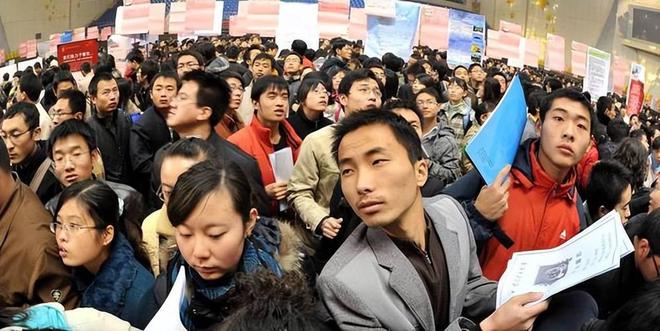 Kaiyun中国：大学生吃低保是社会的耳光还是教育的警钟？深度剖析学历困局