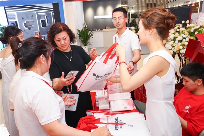 开云网站：安吉尔亚洲一号店盛大开业：立足家装潮流高地引领净水消费新趋势(图4)