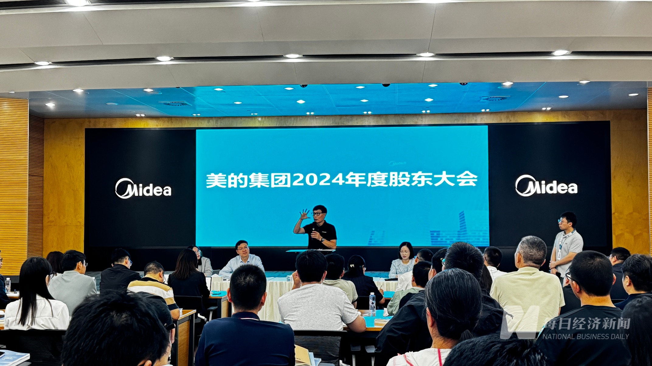 开云网站：直击股东大会美的集团董事长方洪波再谈小米竞争：行业一片红海打法已固定无论谁胜都是消耗战(图2)