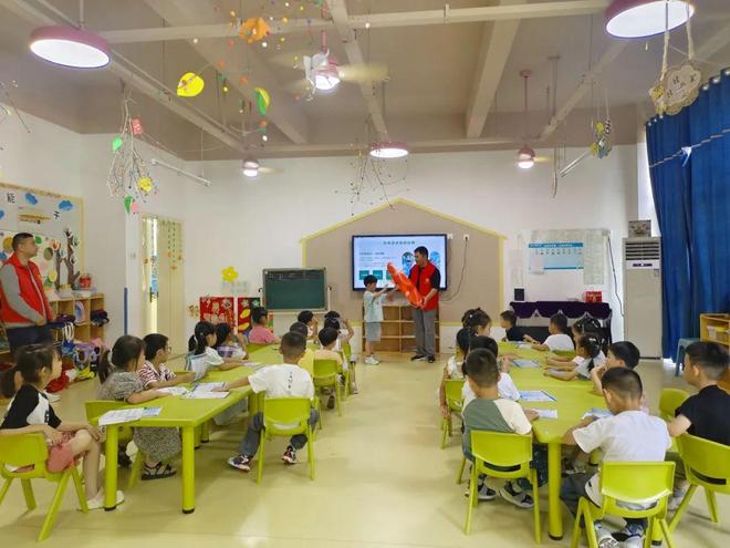 开云网站：【新闻晚餐】最高5万！安徽福彩启动“青春创业支持计划”六安一男子被卷入水泥罐车底(图6)