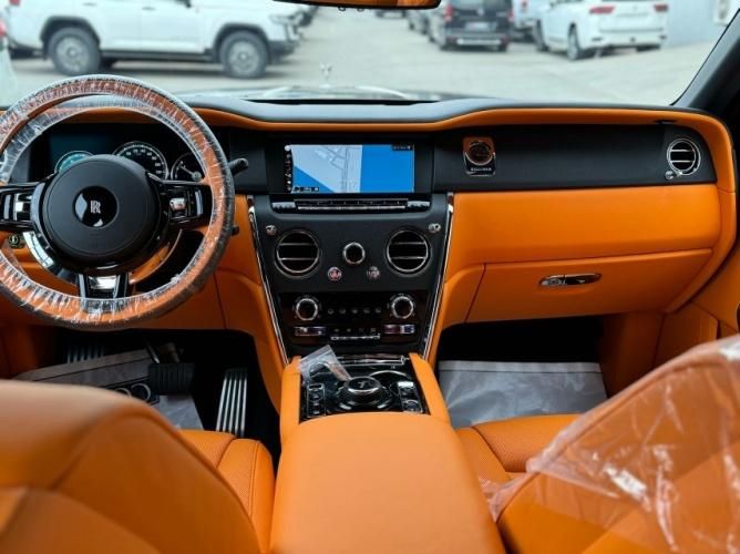 开云网站：24款劳斯莱斯库里南67T价格图片配置详情四座钻石黑(图3)