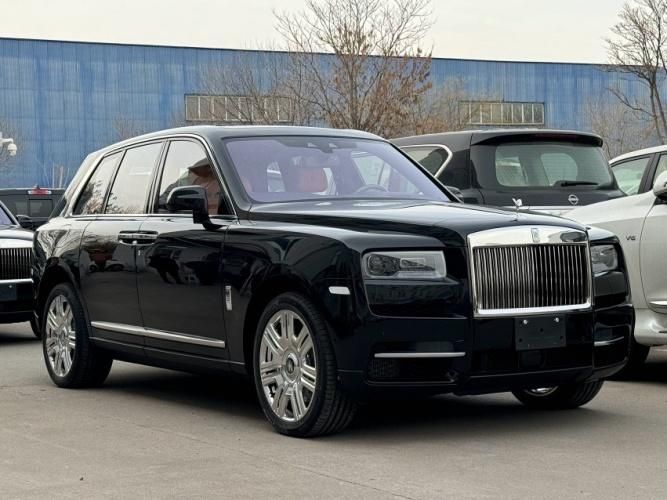 开云网站：24款劳斯莱斯库里南67T价格图片配置详情四座钻石黑(图2)