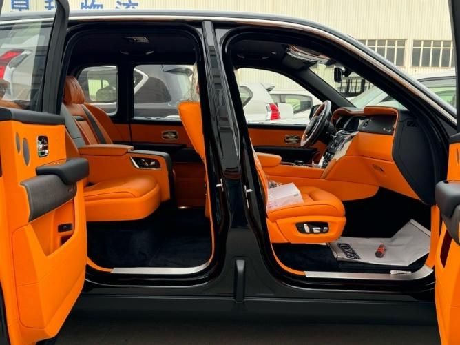 开云网站：24款劳斯莱斯库里南67T价格图片配置详情四座钻石黑(图6)