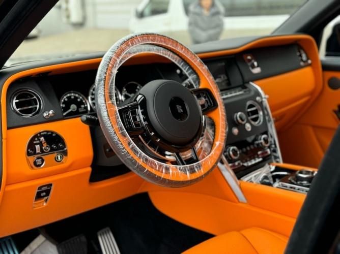 开云网站：24款劳斯莱斯库里南67T价格图片配置详情四座钻石黑(图4)