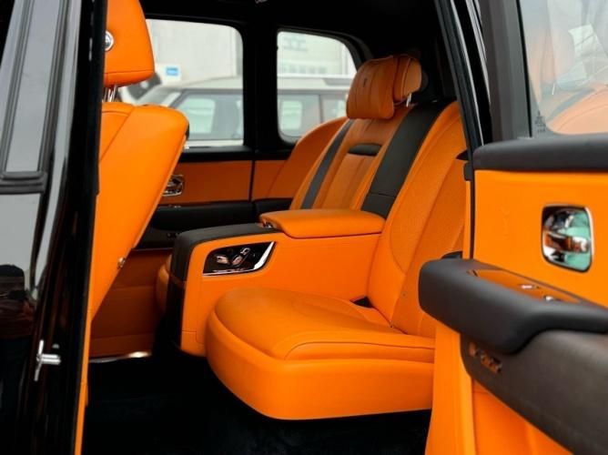 开云网站：24款劳斯莱斯库里南67T价格图片配置详情四座钻石黑(图5)