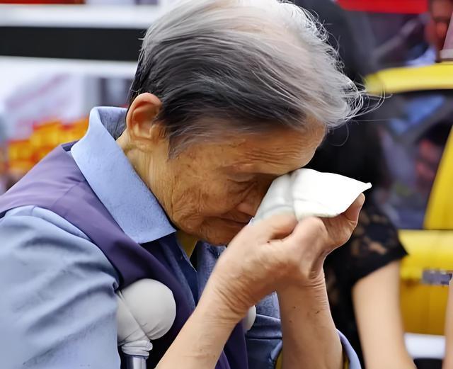 开云网站：不帮儿女带娃的老人晚年多半逃不过“3种结局”既现实又无奈(图4)