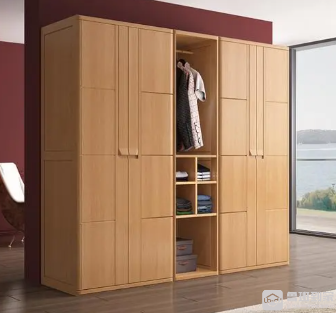 开云网站：实木定制衣柜的优缺点有哪些实木定制衣柜材质有哪些(图2)