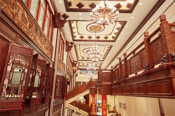 开云网站：红木整装大师陈新平：以创新破局以国匠水准定义红木整装新高度(图2)