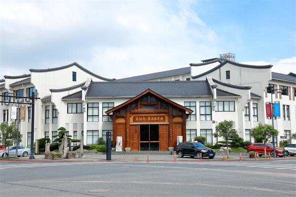 开云网站：葛洪亮红木：35年匠心传承只做当代中国艺术家具