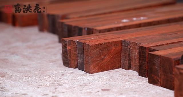 开云网站：葛洪亮红木：35年匠心传承只做当代中国艺术家具(图3)