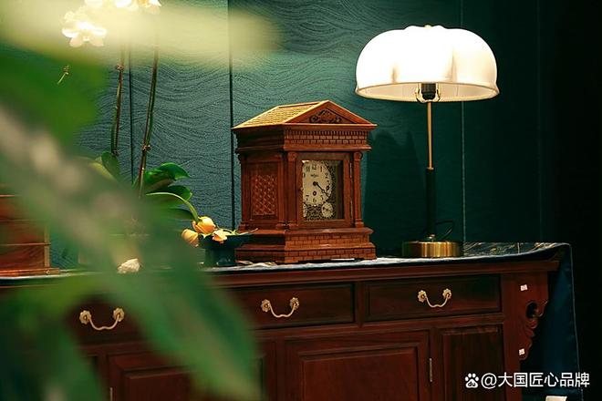 开云网站：原木整装品牌哪家好？附红木家具顶尖品牌榜单领军者一目了然！(图3)