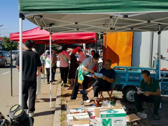 Kaiyun中国：大集变“课堂”！农行海阳市支行流动服务送金融反诈知识下乡(图2)