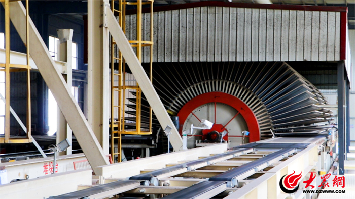 Kaiyun中国：府东街丨曹县木制品“出海记”：一棵树的全球旅程一个小城的产业突围_要闻_大众网(图3)