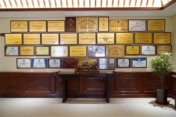 开云网站：华厦·大不同：木作世家传匠心品质整装铸就中式雅致生活(图8)