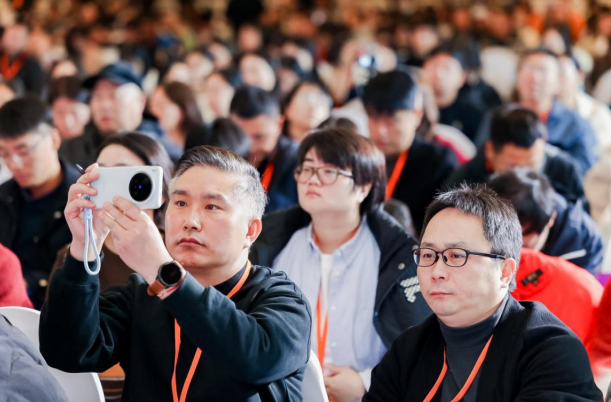 Kaiyun中国：“养育青春期的孩子需要一座小镇”(图2)