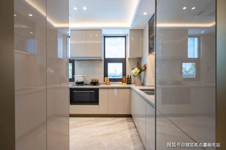 开云网站：江湾鸿玺售楼处│江湾鸿玺(营销中心)-2025销售中心(售楼处)-楼盘欢迎您-价格户型地址环境配套交房时间电话(图8)