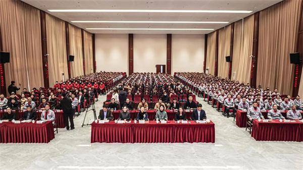 开云网站：传世精品红木品牌巧夺天工：逆流破局掌握“反脆弱”密码(图4)