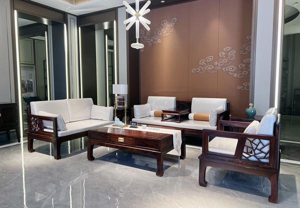 Kaiyun中国：匠心折桂专精力量：万事红三奖加冕荣耀红木品牌峰会(图7)