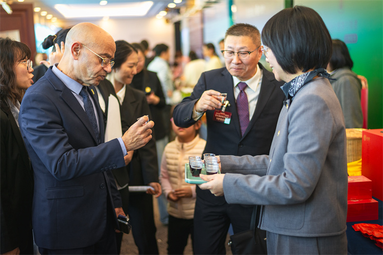 开云网站：第六届茶馆业大会举行“十五五”发展方向锚定(图4)