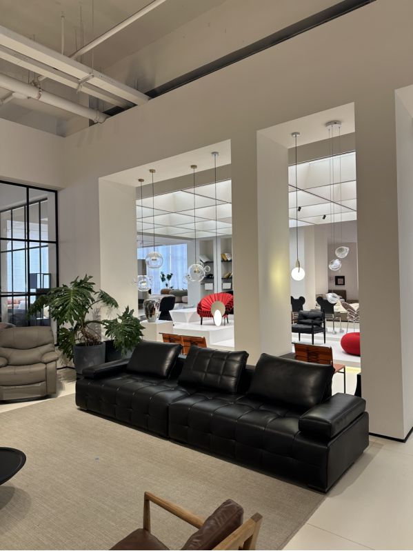 开云网站:佛山顺德龙江家具品牌:从家居产业重镇到全球新地标杆(图4)