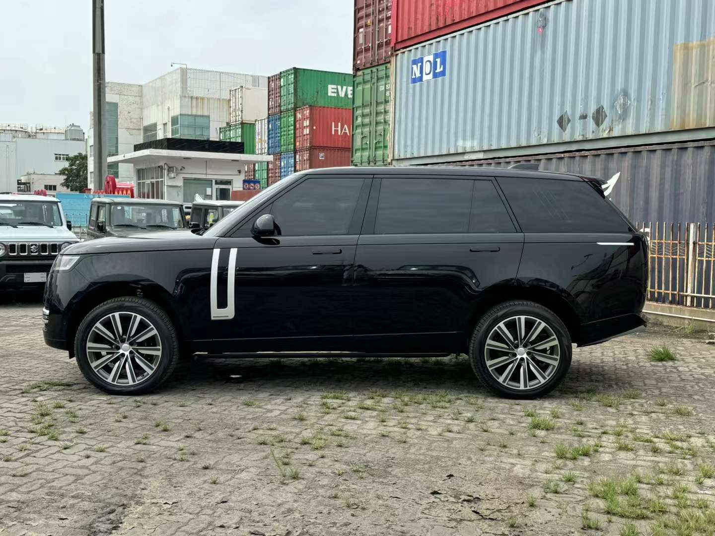 Kaiyun中国：路虎揽胜行政版高性能内饰外观怎么样(图3)