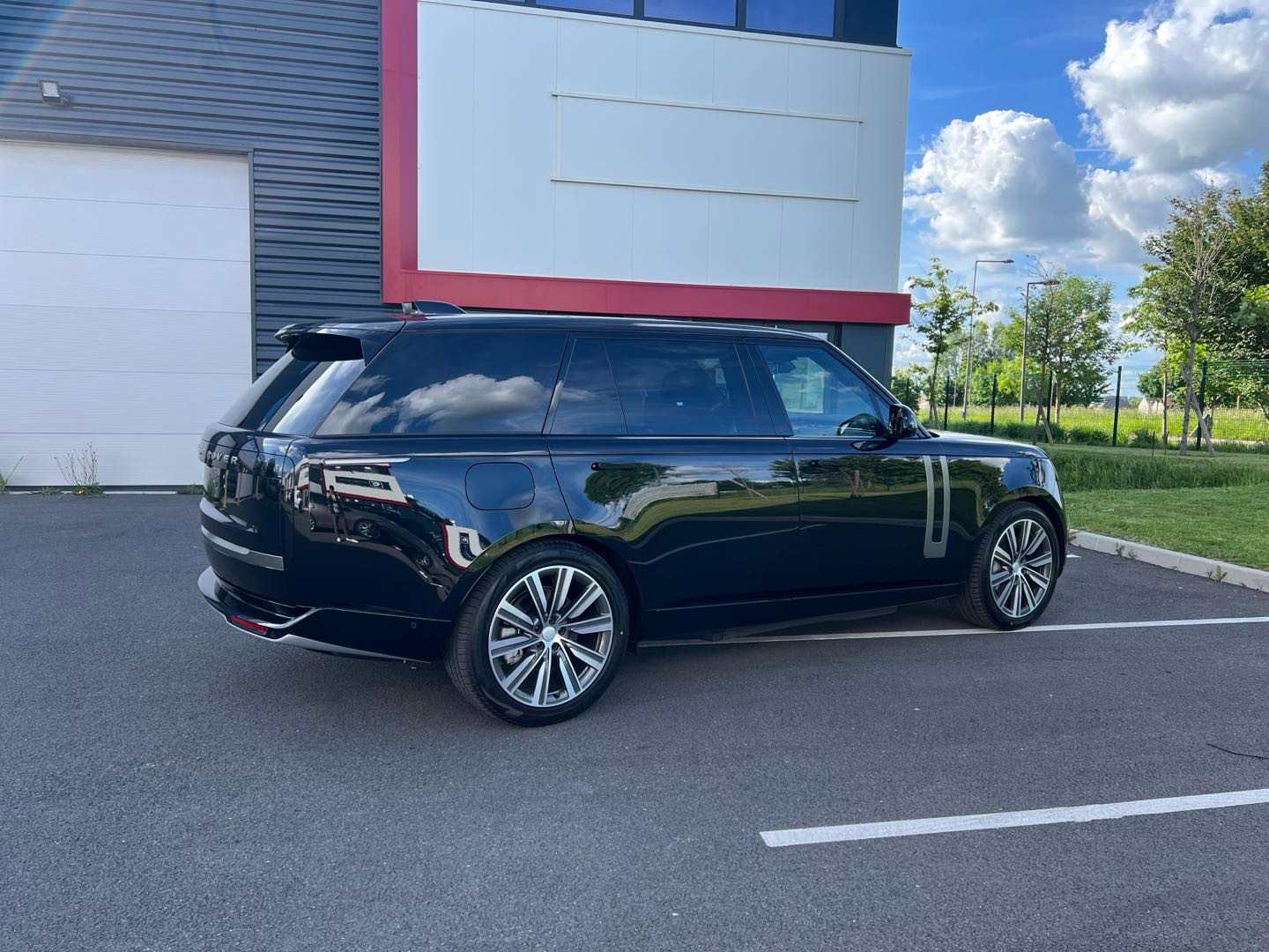 Kaiyun中国：路虎揽胜行政版高性能内饰外观怎么样(图4)